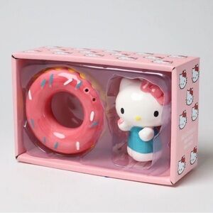 Sanrio Blue Sky HELLO KITTY Doughnut Salt & Pepper Shaker Set